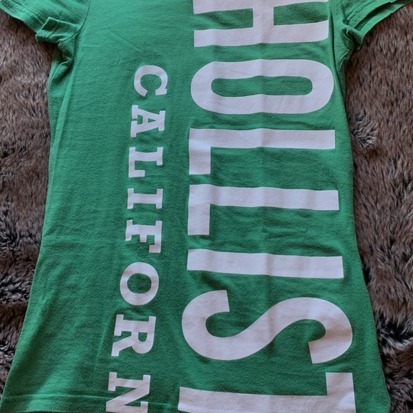 Hollister t-shirt - Picture 2 of 3